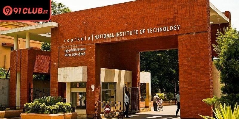 Innovative visual sensors capturing urban traffic flow Innovative visual sensors capturing urban traffic flow